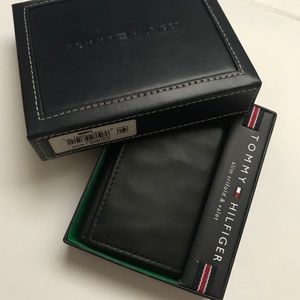 NWT Tommy Hilfiger Slim Trifold Wallet